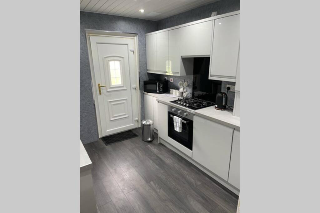 Beautiful Two Bedroom Flat By The Loch Balloch Exterior photo